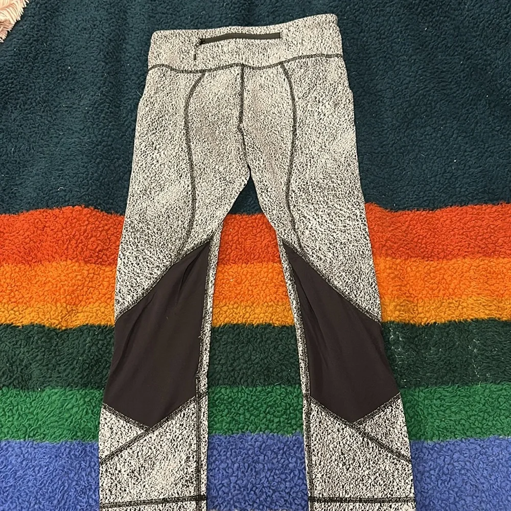 Lululemon Cropped Leggings - Picture 2 of 5